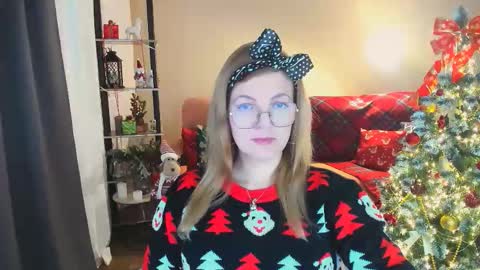 Snapshot of youruniverser chatting on 12-17-25, 09:26 Alice online show from 12-17-25, 09:26