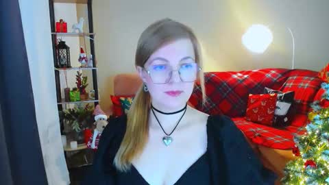 Snapshot of youruniverser chatting on 12-18-25, 10:10 Alice online show from 12-18-25, 10:10