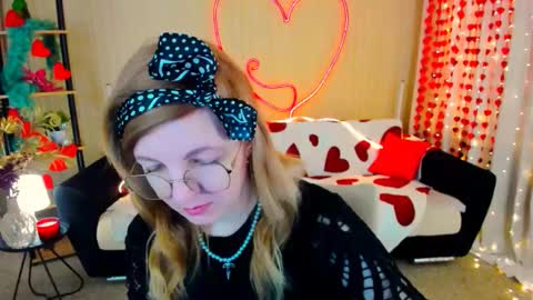 Snapshot of youruniverser chatting on 02-10-26, 09:35 Alice online show from 02-10-26, 09:35