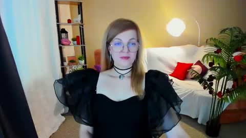 Snapshot of youruniverser chatting on 02-15-26, 08:13 Alice online show from 02-15-26, 08:13