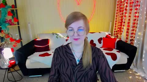 Snapshot of youruniverser chatting on 02-16-26, 09:49 Alice online show from 02-16-26, 09:49