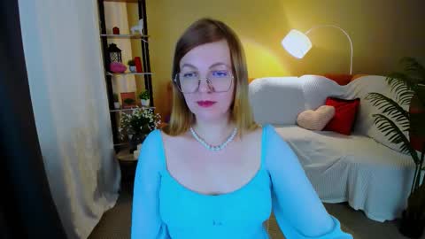 Snapshot of youruniverser chatting on 02-25-26, 12:26 Alice online show from 02-25-26, 12:26