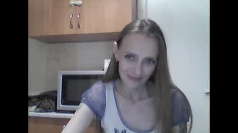 Snapshot of youur_light chatting on 05-15-26, 05:42 Youur light online show from 05-15-26, 05:42