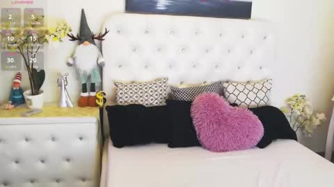 Snapshot of yssabel chatting on 02-19-26, 05:36 Yssabel online show from 02-19-26, 05:36