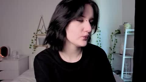 Snapshot of yuki_shiro chatting on 03-11-26, 08:20 Ellie online show from 03-11-26, 08:20