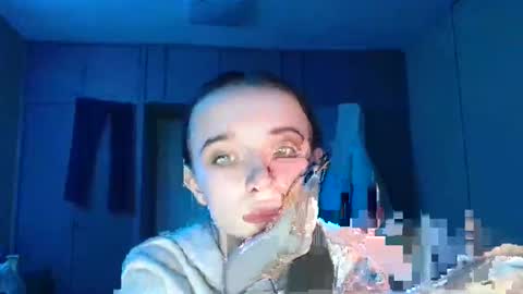 Yuliia online show from 12-20-25, 09:44