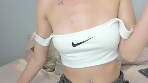 Snapshot of yulievans chatting on 12-24-24, 10:06 yulievans online show from 12-24-24, 10:06