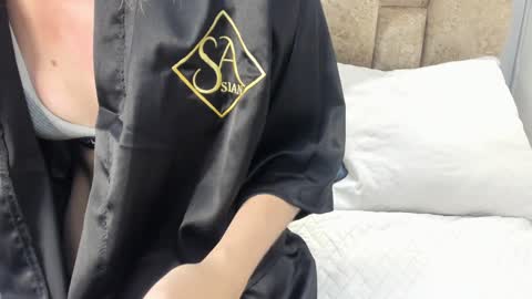 Snapshot of yulievans chatting on 02-07-25, 02:37 yulievans online show from 02-07-25, 02:37