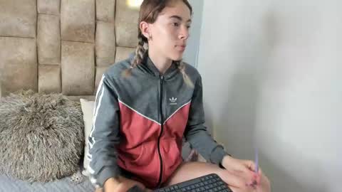 Snapshot of yulievans chatting on 03-06-25, 12:09 yulievans online show from 03-06-25, 12:09