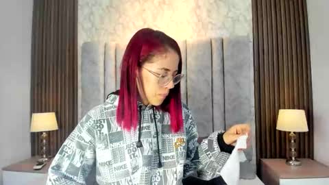 Snapshot of yulievans chatting on 10-08-25, 10:46 yulievans online show from 10-08-25, 10:46