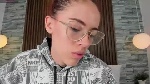 Snapshot of yulievans chatting on 10-13-25, 07:25 yulievans online show from 10-13-25, 07:25