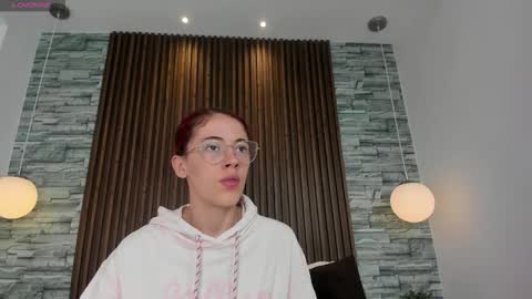 Snapshot of yulievans chatting on 10-15-25, 01:33 yulievans online show from 10-15-25, 01:33