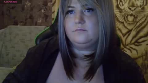 Snapshot of yuliiared chatting on 12-04-25, 08:17 yuliiared online show from 12-04-25, 08:17