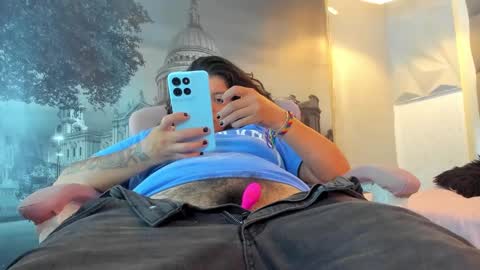Snapshot of yumandsay chatting on 09-30-25, 10:59 Snowflake online show from 09-30-25, 10:59