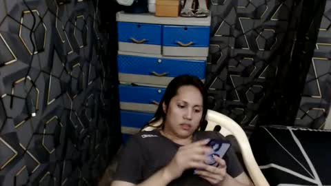 yumi online show from 04-27-26, 12:52