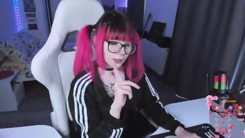 Yumi 3 online show from 06-15-26, 02:36