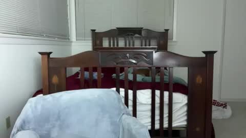 Snapshot of yumiandwolf chatting on 12-14-25, 06:19 yumiandwolf online show from 12-14-25, 06:19