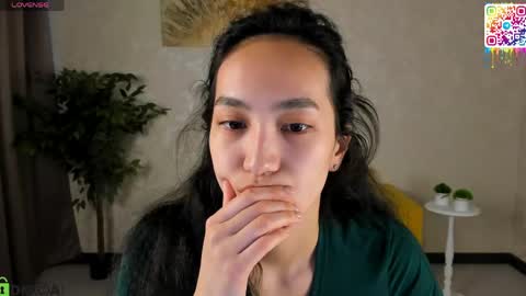 Snapshot of yummy_lamii chatting on 05-04-26, 03:35 Cindey online show from 05-04-26, 03:35