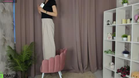 Snapshot of yummy_lamii chatting on 05-12-26, 11:40 Cindey online show from 05-12-26, 11:40