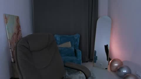 Snapshot of yummy_lamii chatting on 06-25-26, 05:12 Cindey online show from 06-25-26, 05:12