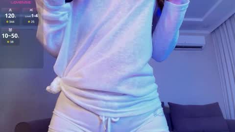 Snapshot of yummy_yuna chatting on 05-27-26, 08:17 Yumi online show from 05-27-26, 08:17
