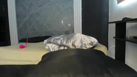 Snapshot of yummyduo chatting on 03-11-25, 06:41 Yummyduo online show from 03-11-25, 06:41