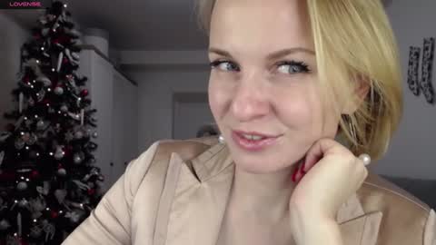 Snapshot of yummylilya chatting on 12-27-24, 05:48 Lillya online show from 12-27-24, 05:48