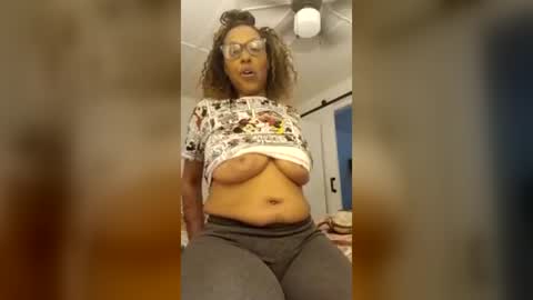 Snapshot of yumnum33 chatting on 06-28-26, 11:00 yumnum33 online show from 06-28-26, 11:00