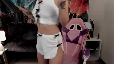 Yuna online show from 10-17-25, 07:27