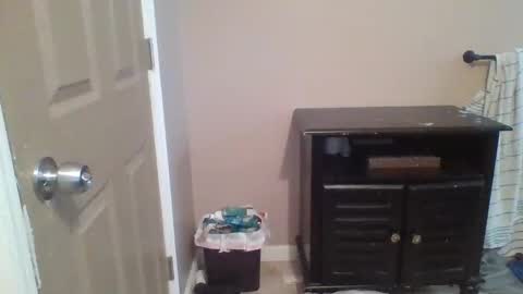 Snapshot of yungstallion10 chatting on 12-03-25, 05:22 Fire 0range kush online show from 12-03-25, 05:22