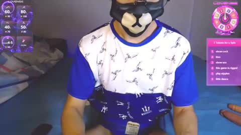 Snapshot of yuniorb chatting on 10-19-25, 03:51 the puppy boy online show from 10-19-25, 03:51