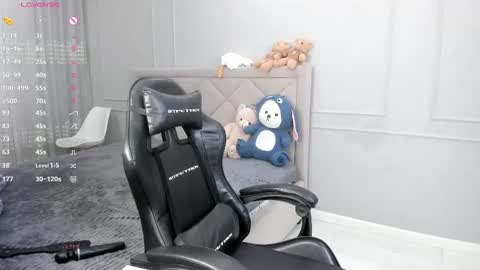 yunleah online show from 09-23-25, 01:41