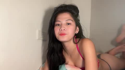 Snapshot of yuri_kai chatting on 10-15-25, 02:11 yuri online show from 10-15-25, 02:11