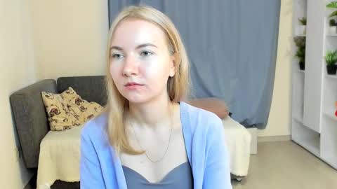 Snapshot of yuricazel chatting on 11-08-25, 07:30 Alesia online show from 11-08-25, 07:30