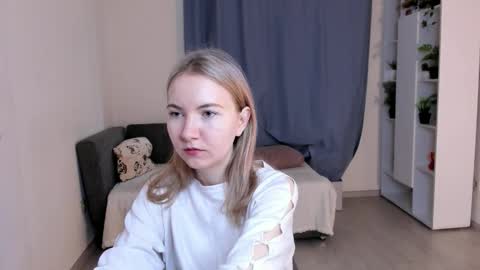 Snapshot of yuricazel chatting on 11-10-25, 07:07 Alesia online show from 11-10-25, 07:07