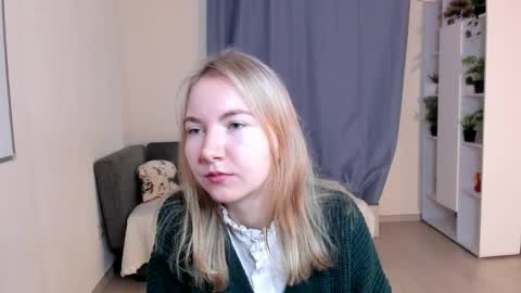 Snapshot of yuricazel chatting on 11-11-25, 07:30 Alesia online show from 11-11-25, 07:30