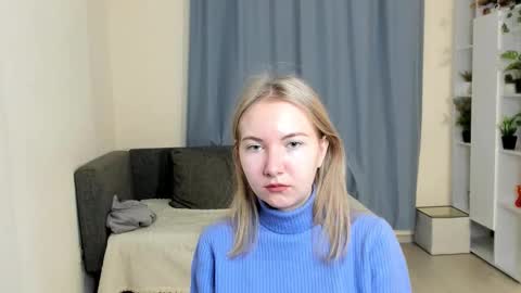 Snapshot of yuricazel chatting on 11-19-25, 07:19 Alesia online show from 11-19-25, 07:19