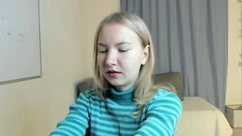 Snapshot of yuricazel chatting on 11-30-25, 07:34 Alesia online show from 11-30-25, 07:34