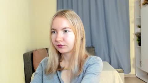 Snapshot of yuricazel chatting on 12-03-25, 07:38 Alesia online show from 12-03-25, 07:38