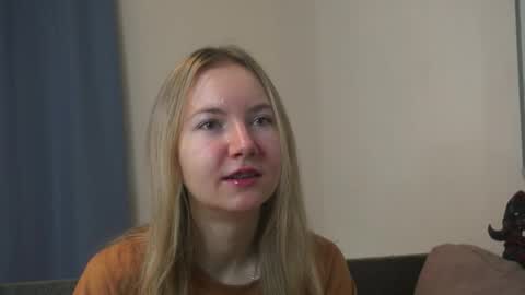 Snapshot of yuricazel chatting on 01-09-26, 07:44 Alesia online show from 01-09-26, 07:44