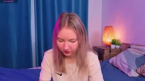 Snapshot of yuricazel chatting on 01-19-26, 08:07 Alesia online show from 01-19-26, 08:07