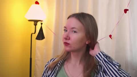 Snapshot of yuricazel chatting on 02-06-26, 08:29 Alesia online show from 02-06-26, 08:29