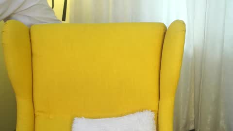 Snapshot of yuricazel chatting on 03-15-26, 08:31 Alesia online show from 03-15-26, 08:31