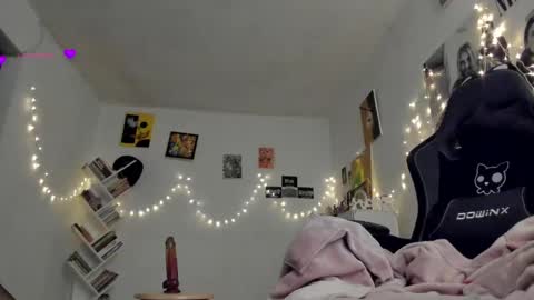 paola online show from 03-09-25, 01:04