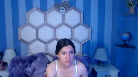 Snapshot of yvi_taylor chatting on 07-15-26, 12:43 yvi online show from 07-15-26, 12:43