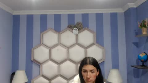 Snapshot of yvi_taylor chatting on 07-25-26, 11:19 yvi online show from 07-25-26, 11:19