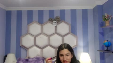 Snapshot of yvi_taylor chatting on 07-30-26, 12:48 yvi online show from 07-30-26, 12:48