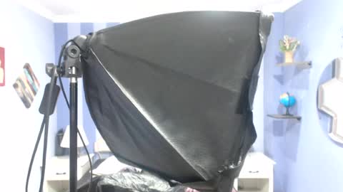 Snapshot of yvi_taylor chatting on 07-31-26, 12:04 yvi online show from 07-31-26, 12:04