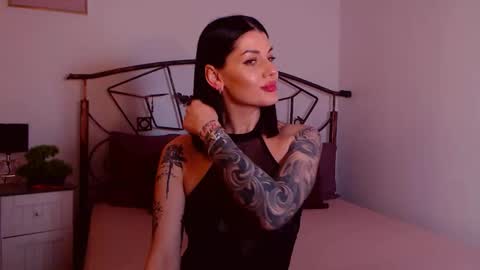 I V Y   online show from 01-09-26, 08:54