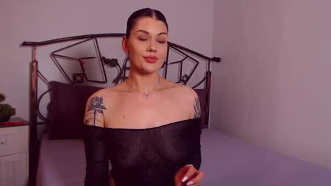 I V Y   online show from 04-30-26, 08:26
